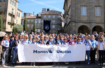 Foto de familia del encuentro compostelano de Manos Unidas por el 60 aniversario. Foto: Alejandro Righi