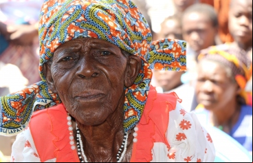 Anciana receptora de Ayuda Humanitaria en Mozambique. Foto: Marta Carreño/Manos Unidas ONG