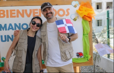 Javi Nieves y mar Amate (CADENA100) en República Dominicana. Foto: Manos Unidas/Marta Carreño