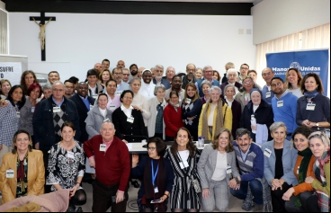 Foto de familia de los asistentes al "Encuentro de Misioneros" 2020. Foto: Manos Unidas /Carla Vila.