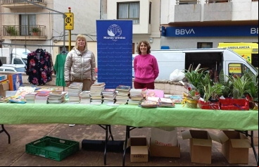 Mercadillo solidario organizado por la comarcal de Pego de Manos Unidas Valencia.