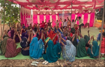 Día de la mujer. Reunión de mujeres Bharia en India. Foto: Manos Unidas