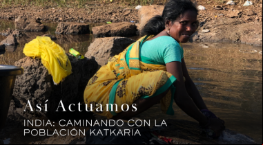 India, caminando con la población Katkari. Fotografía: Ana Luna