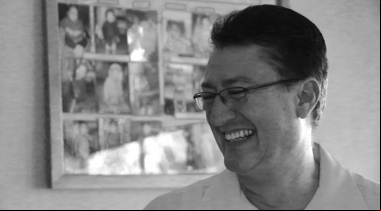 Carlos Arriola sonríe en el Dispensario Jocotán | Imagen: Guatemala - Marta Isabel González - Manos Unidas