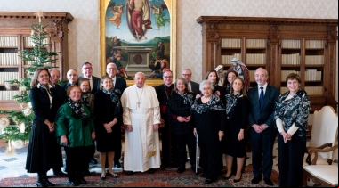 Foto grupal tomada tras la celebración de la audiencia. Fotografía: Vatican Media