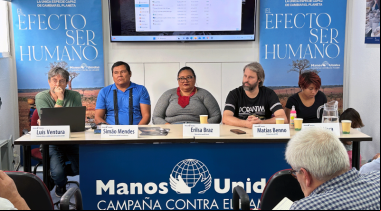 Ponentes de la Mesa Redonda "Derechos humanos y territorios; la lucha de los pueblos indígenas en Brasil". Fotografía: Javier Mármol. Manos Unidas.
