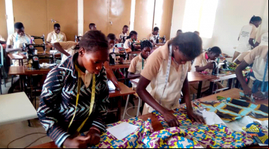 Formación para cambiar el destino de cientos de mujeres en Burkina Faso. Fotografía: Salesianas Don Bosco