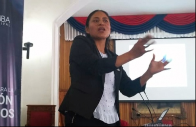 Aída Moína, de la Fundación Maquita, en una foto del diario «La Prensa de Chimborazo»