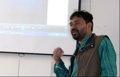 Charla de F. Kumar en Manos Unidas.